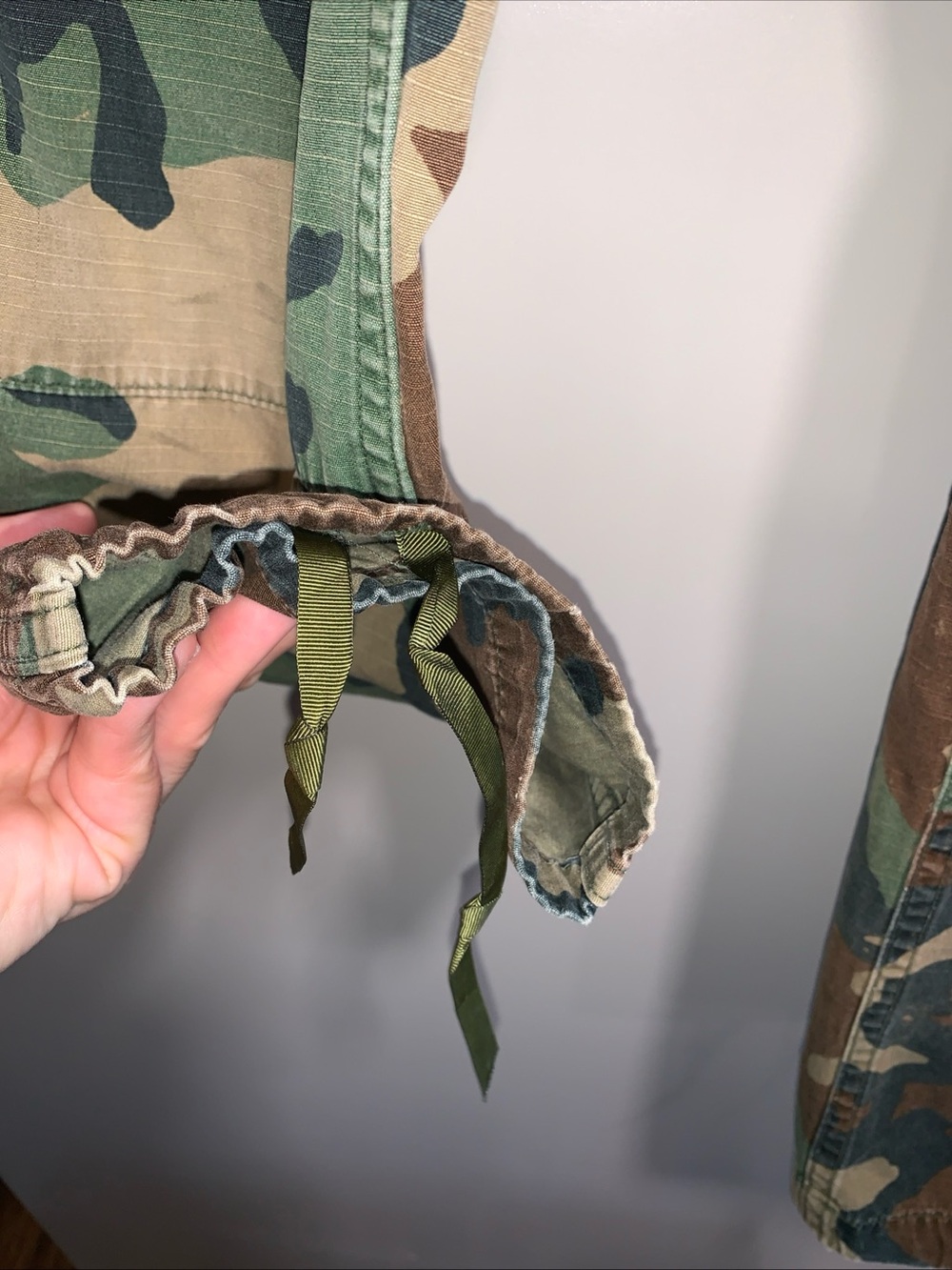 Women’s Straight Leg Cargo Pants size medium - Green Camo inseam 30 inches 232 - Picture 3 of 9